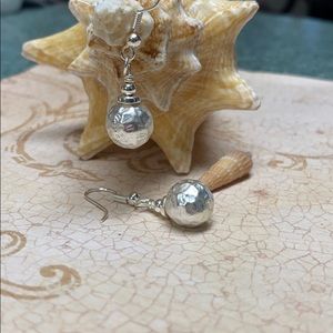 NWOT NEW Chunky silver hammered earrings zinc